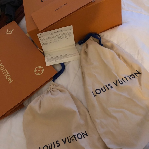 Louis Vuitton - Picture 2 of 2